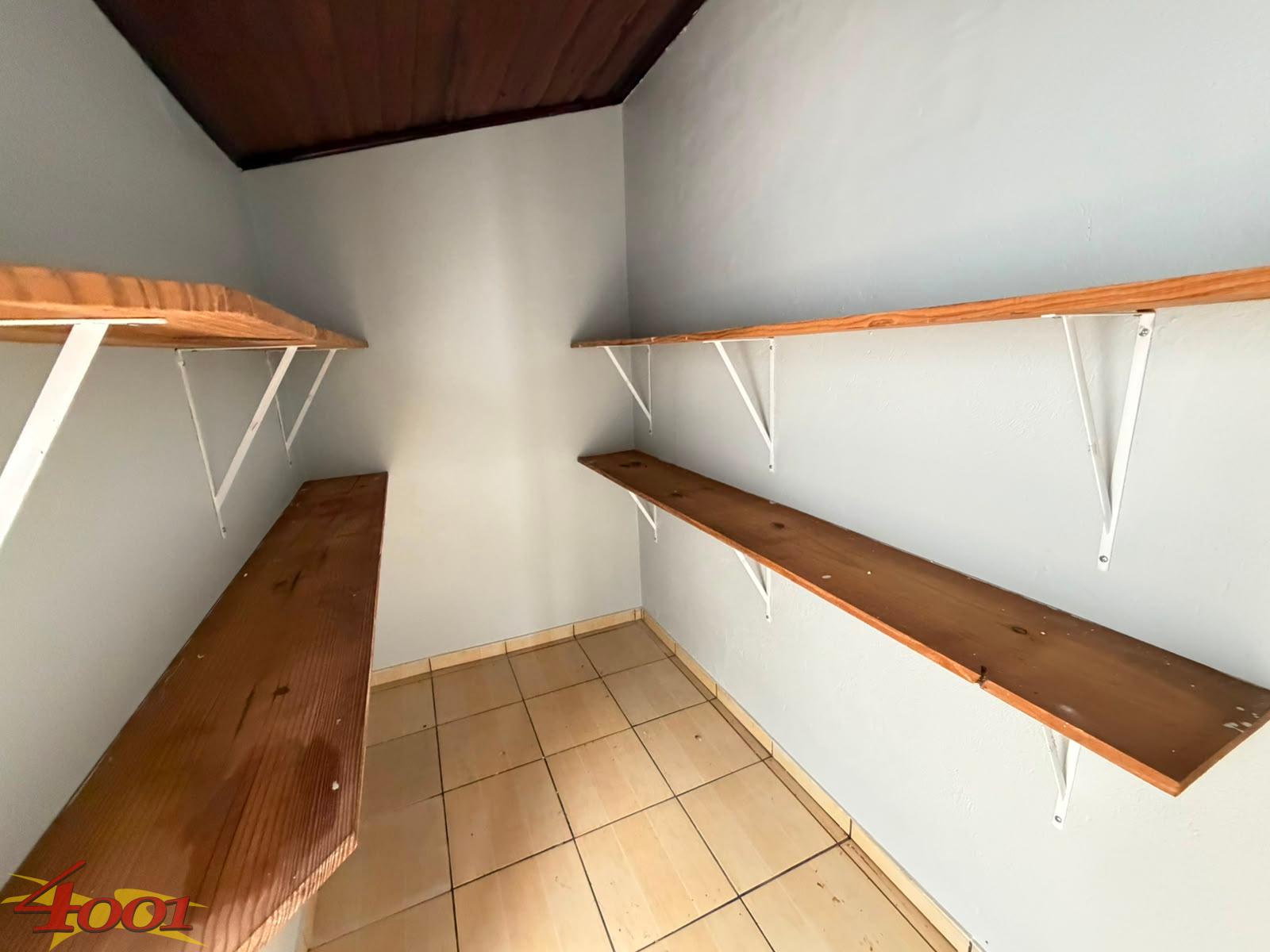 Casa com 3 dormitrios para locao, CENTRO, GUAIRA - PR