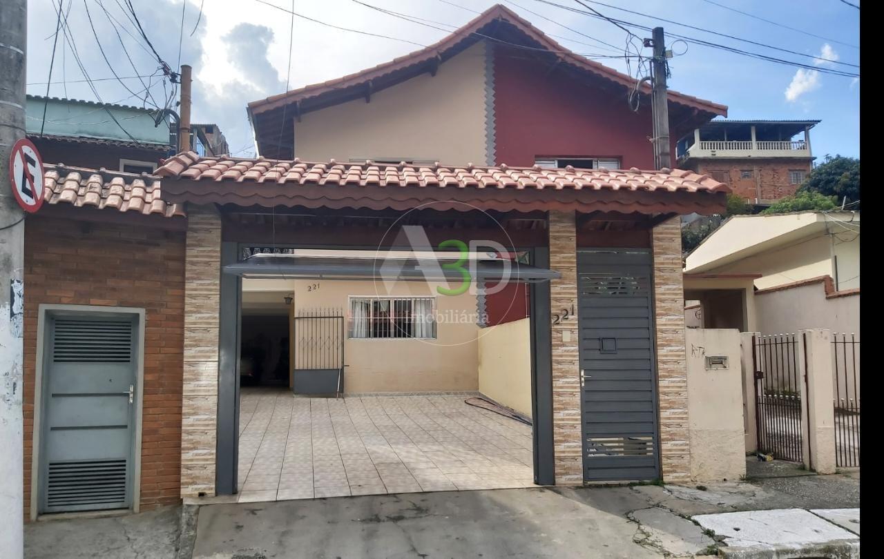 Casa com 3 quartos, 2 banheiros, sala de jantar e quintal amplo
