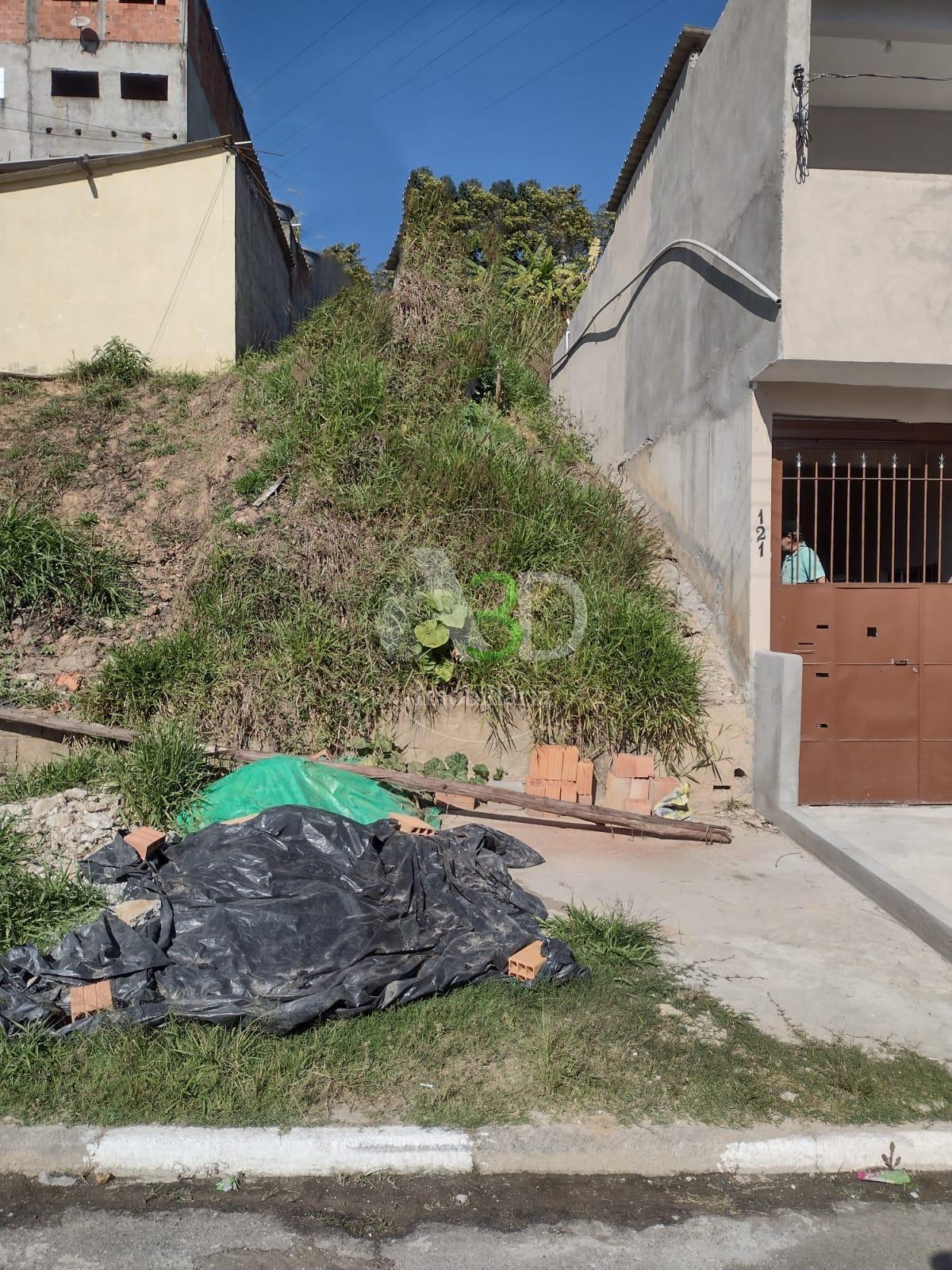 Terreno à venda com ótima localização em Caieiras
