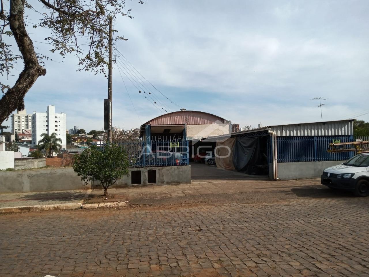 CASA COM BARRACO A VENDA NO BAIRRO VENEZA, XANXERE, SC