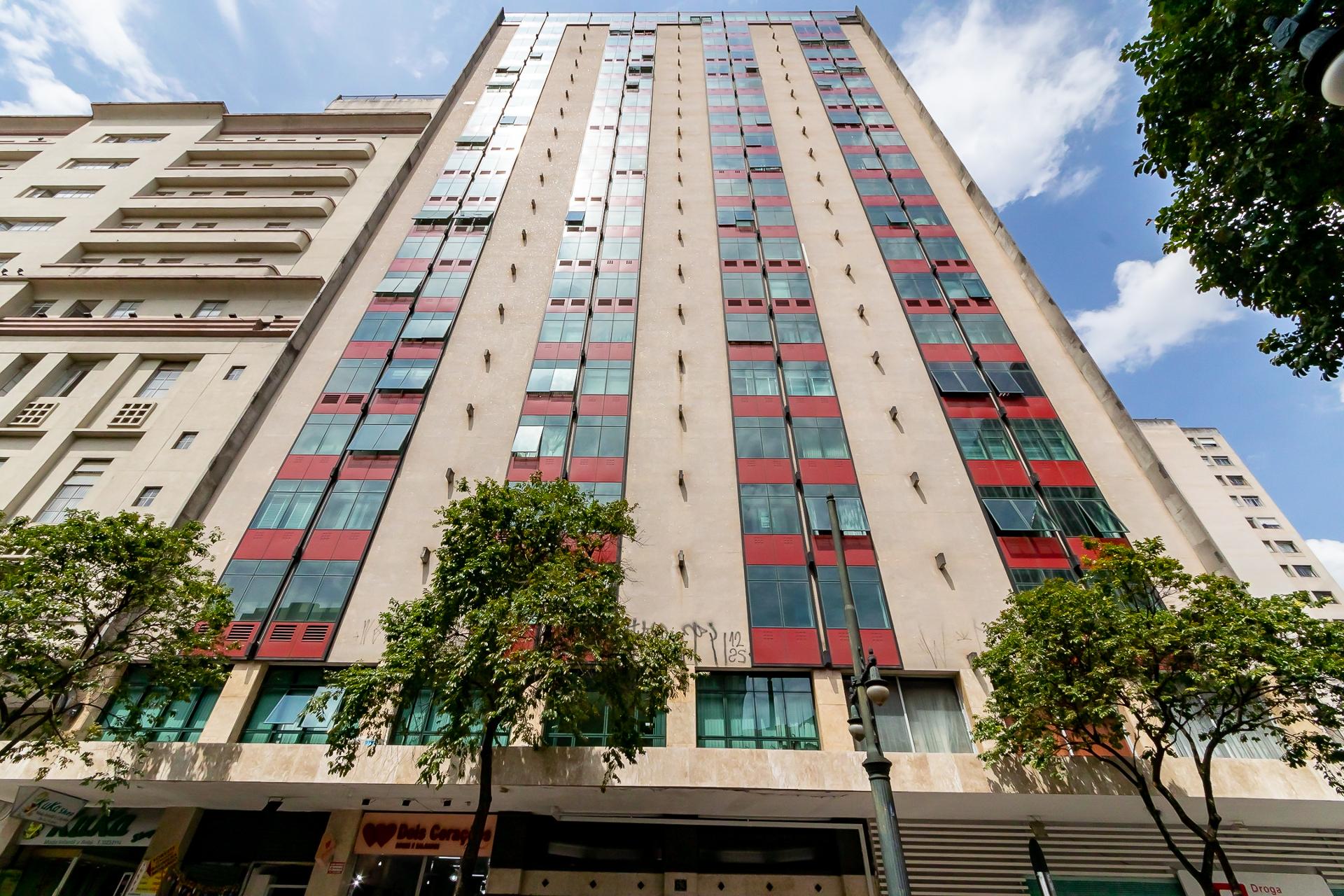Ampla sala comercial à venda no Coração de Curitiba - PR
