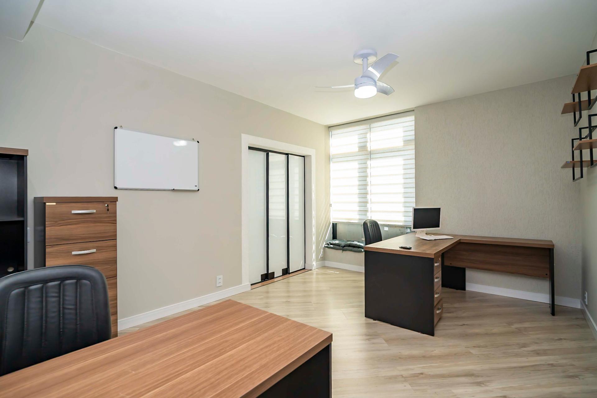 Ampla sala comercial à venda no Coração de Curitiba - PR