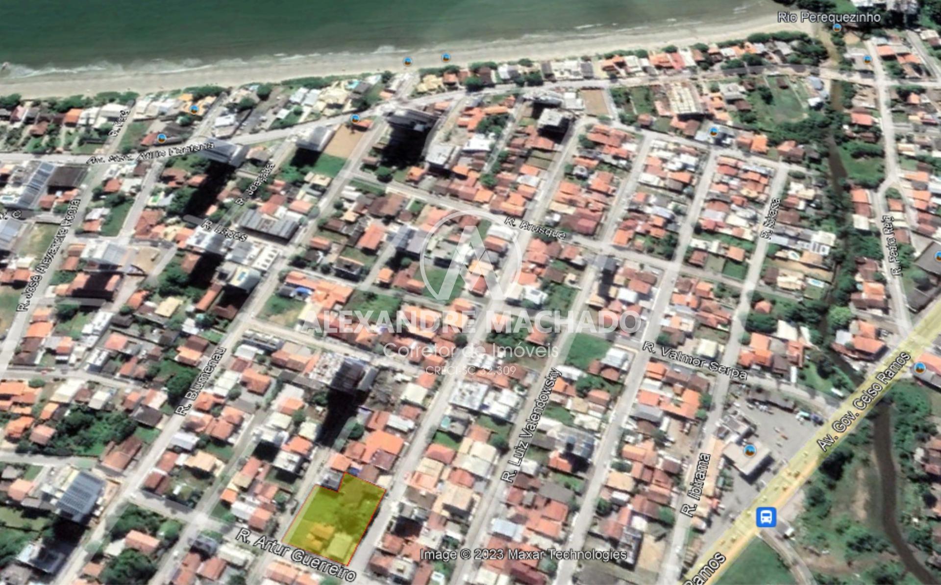 Edifício/Prédio para permuta em PEREQUÊ, PORTO BELO - SC, a 450 metros do mar