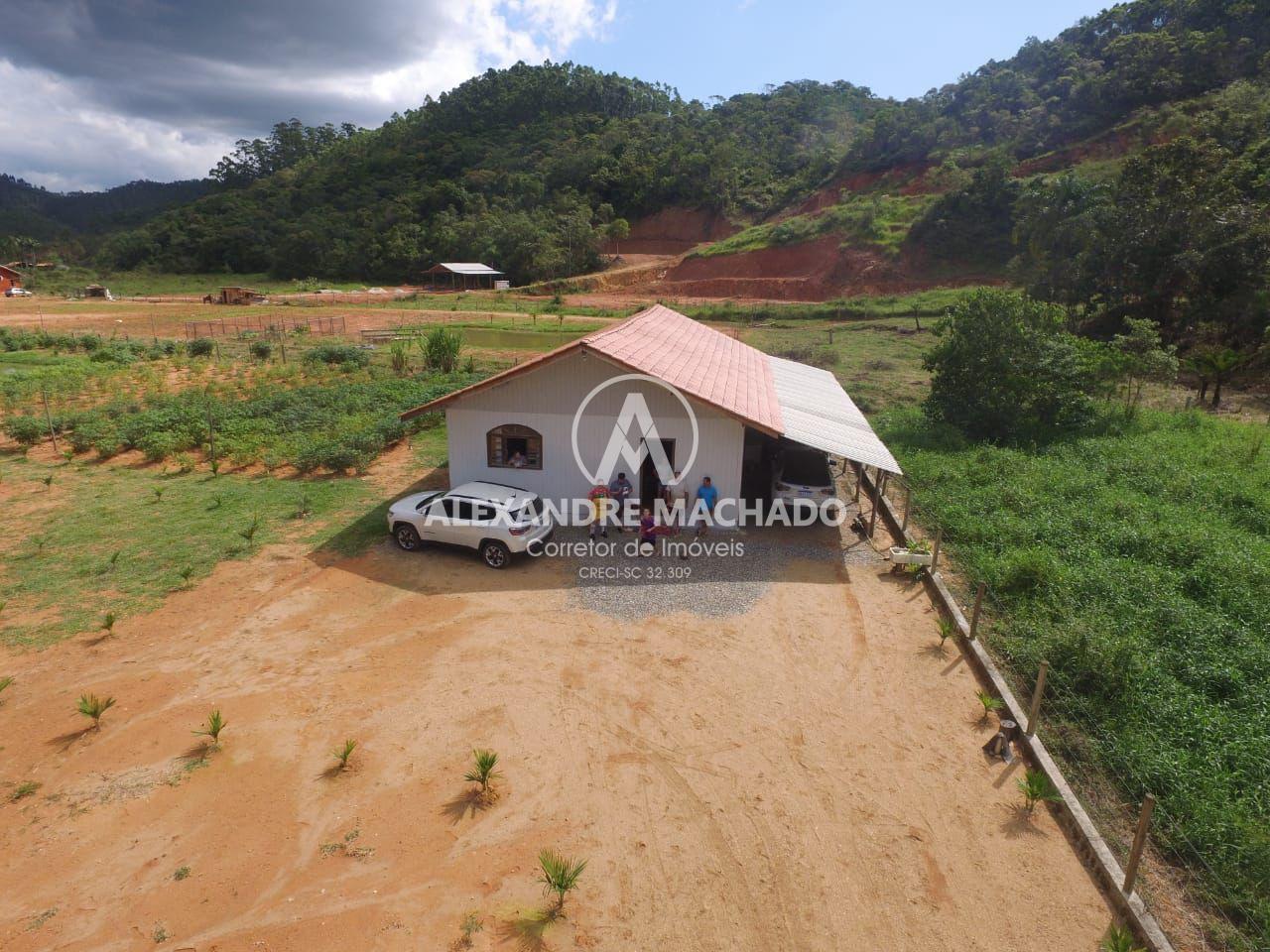 Sítio com riacho e lagoa à venda próximo ao centro de, CANELINHA - SC