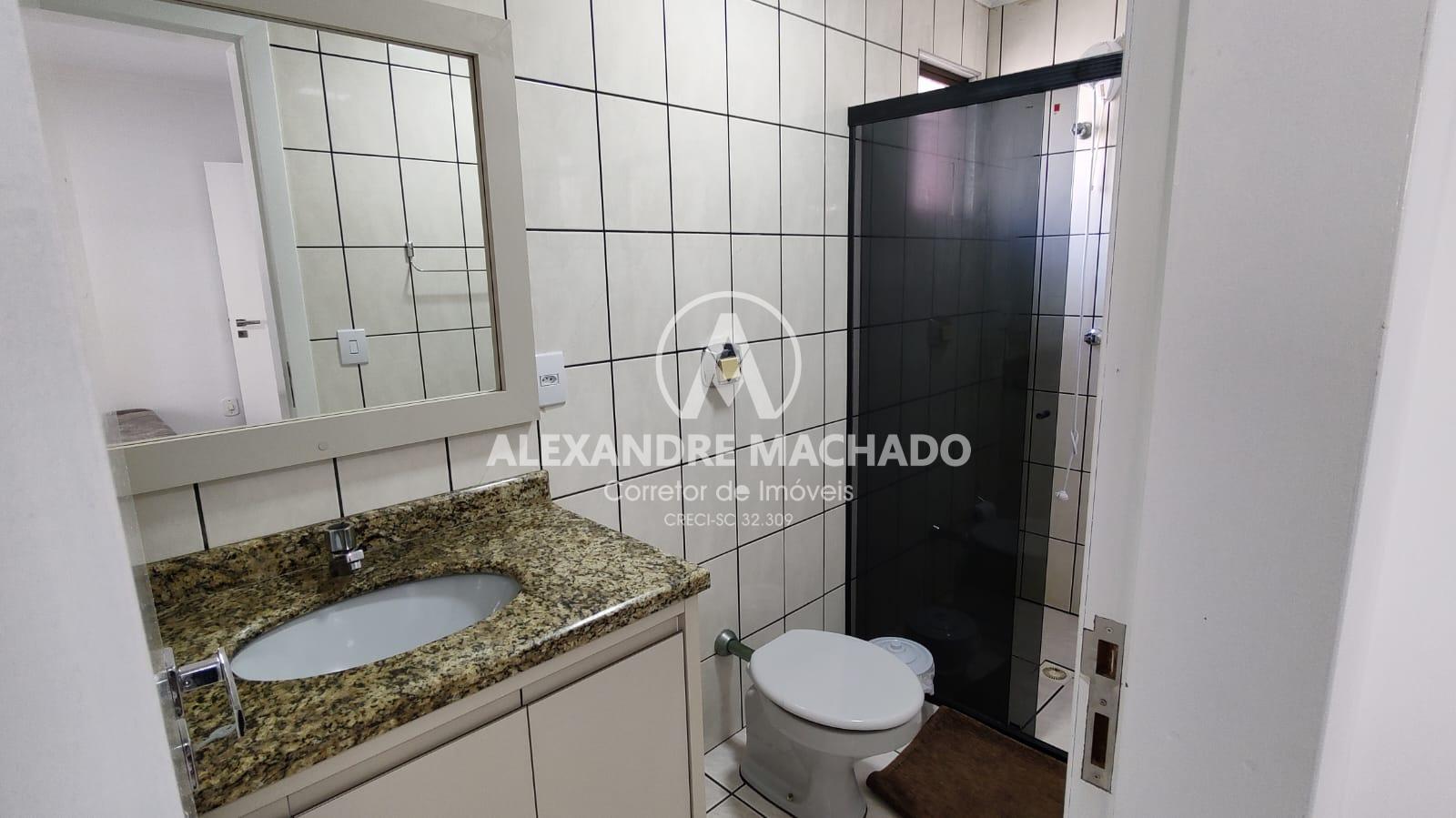 Apartamento mobiliado quadra mar à venda em Meia Praia, ITAPEMA - SC