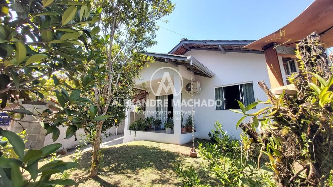 Casa com grande espaço à venda na cidade de BRUSQUE - SC