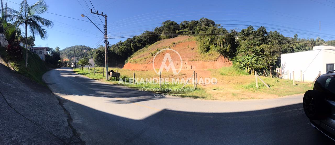 Terreno à venda de frente para rua asfaltada e próximo do centro de BRUSQUE - SC