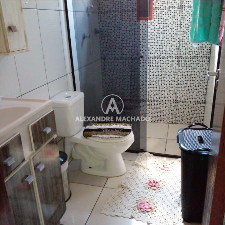 Casa à venda localizada próximo de todo comércio do bairro em BRUSQUE - SC