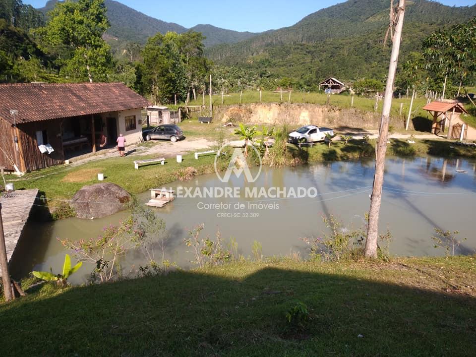 Chácara com casa e lagoa à venda no interior da cidade de  CANELINHA - SC
