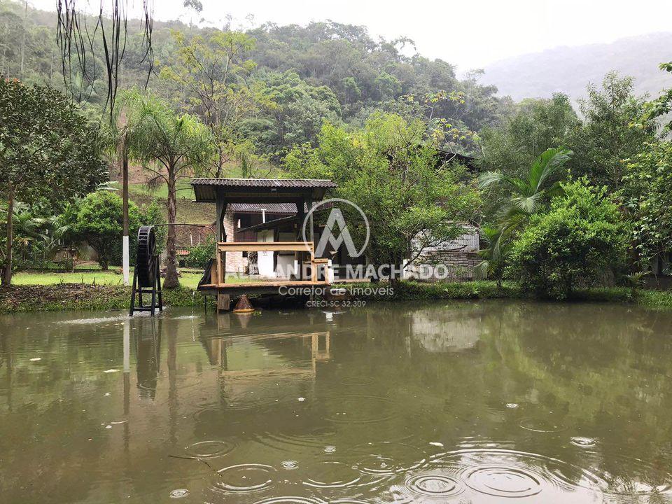 Sítio com escritura em Brusque a venda com lagoa e ribeirão próximo a cachoeira