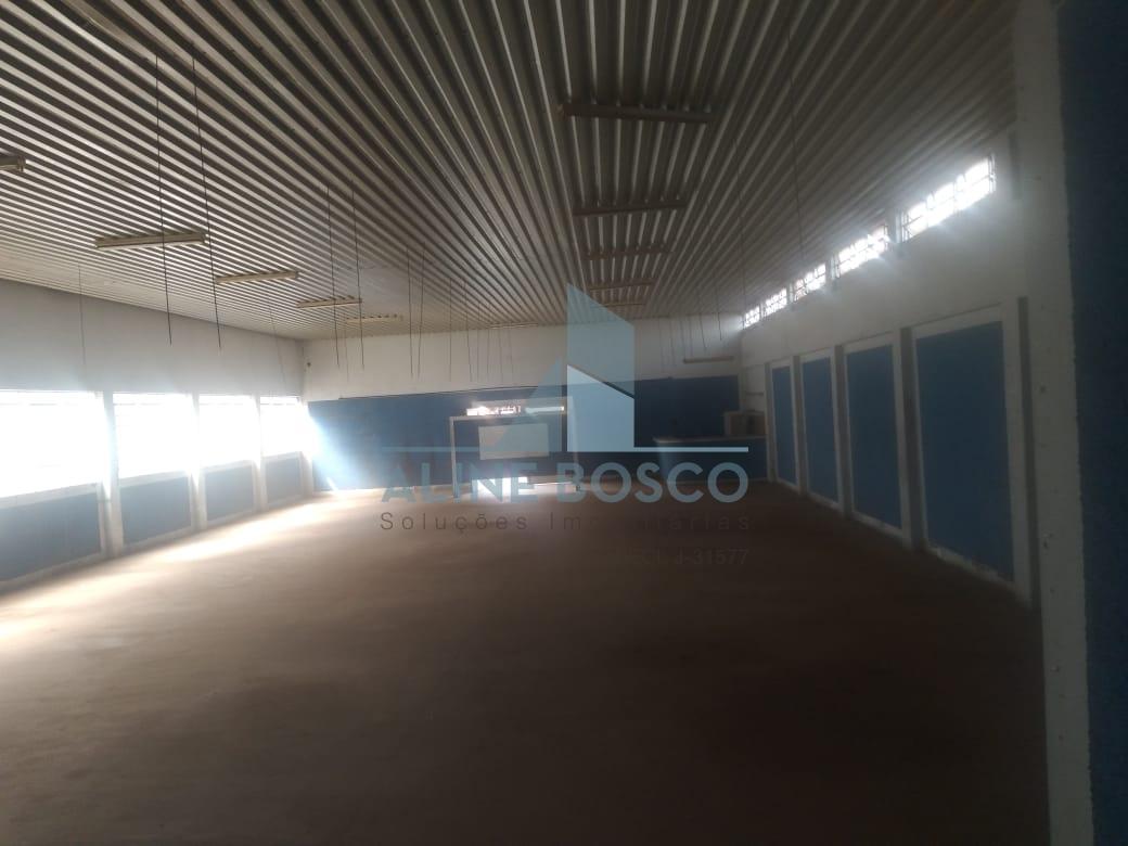 Amplo Barrac?o com estrutura para festa, aceita negocia??o e p...