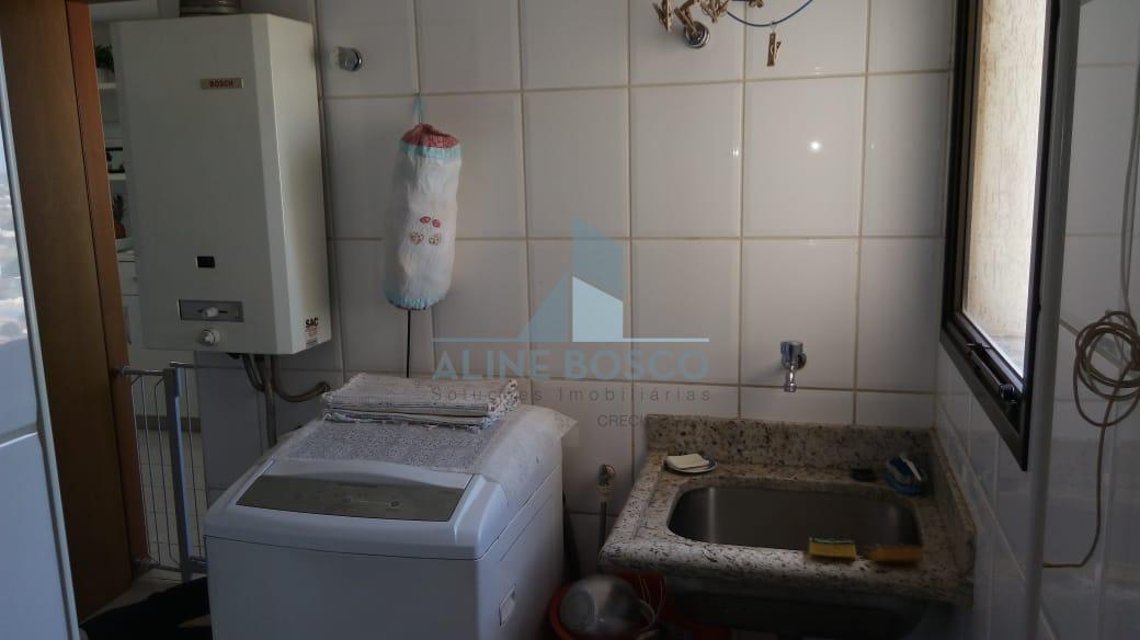 Apartamento com 3 dormit?rios sendo 1 su?te e duas vagas de ga...