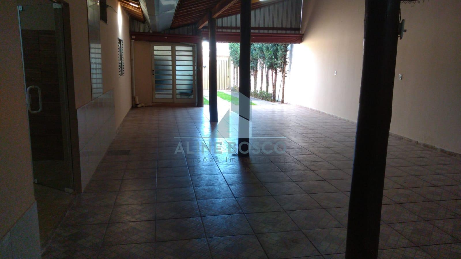 Casa T?rrea ? venda no Jardim Serra Azul com amplo sal?o.