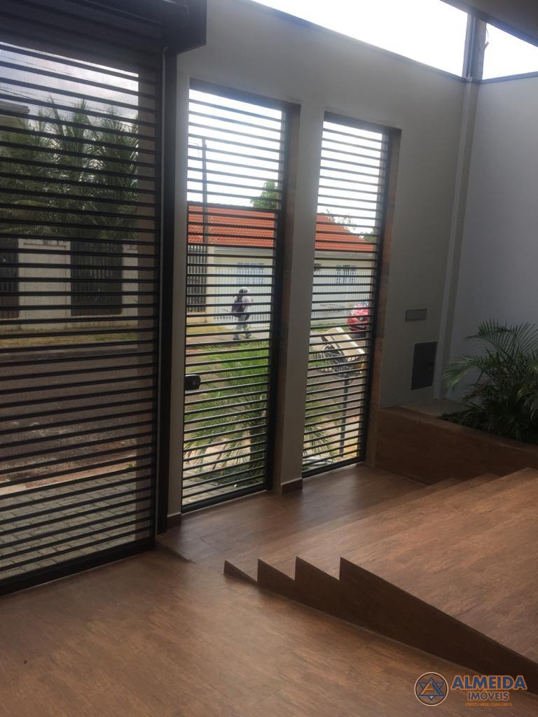 SOBRADO TRIPLEX NO BAIRRO CANADÁ, COZINHA COM ARMÁRIOS , 4 QUA...