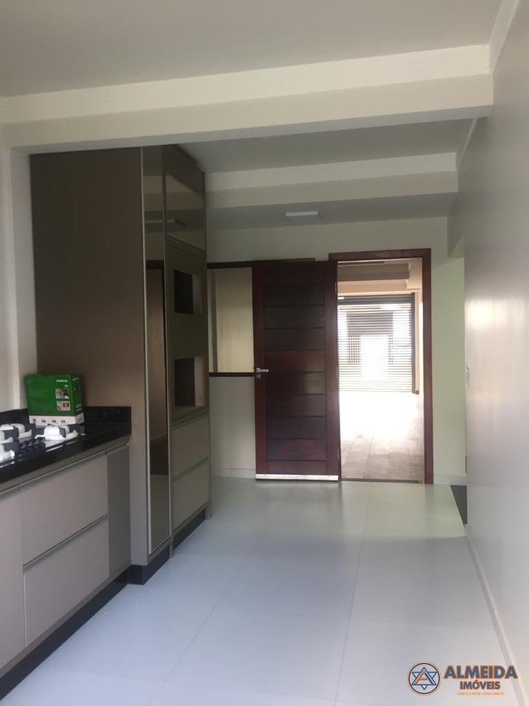 SOBRADO TRIPLEX NO BAIRRO CANADÁ, COZINHA COM ARMÁRIOS , 4 QUA...