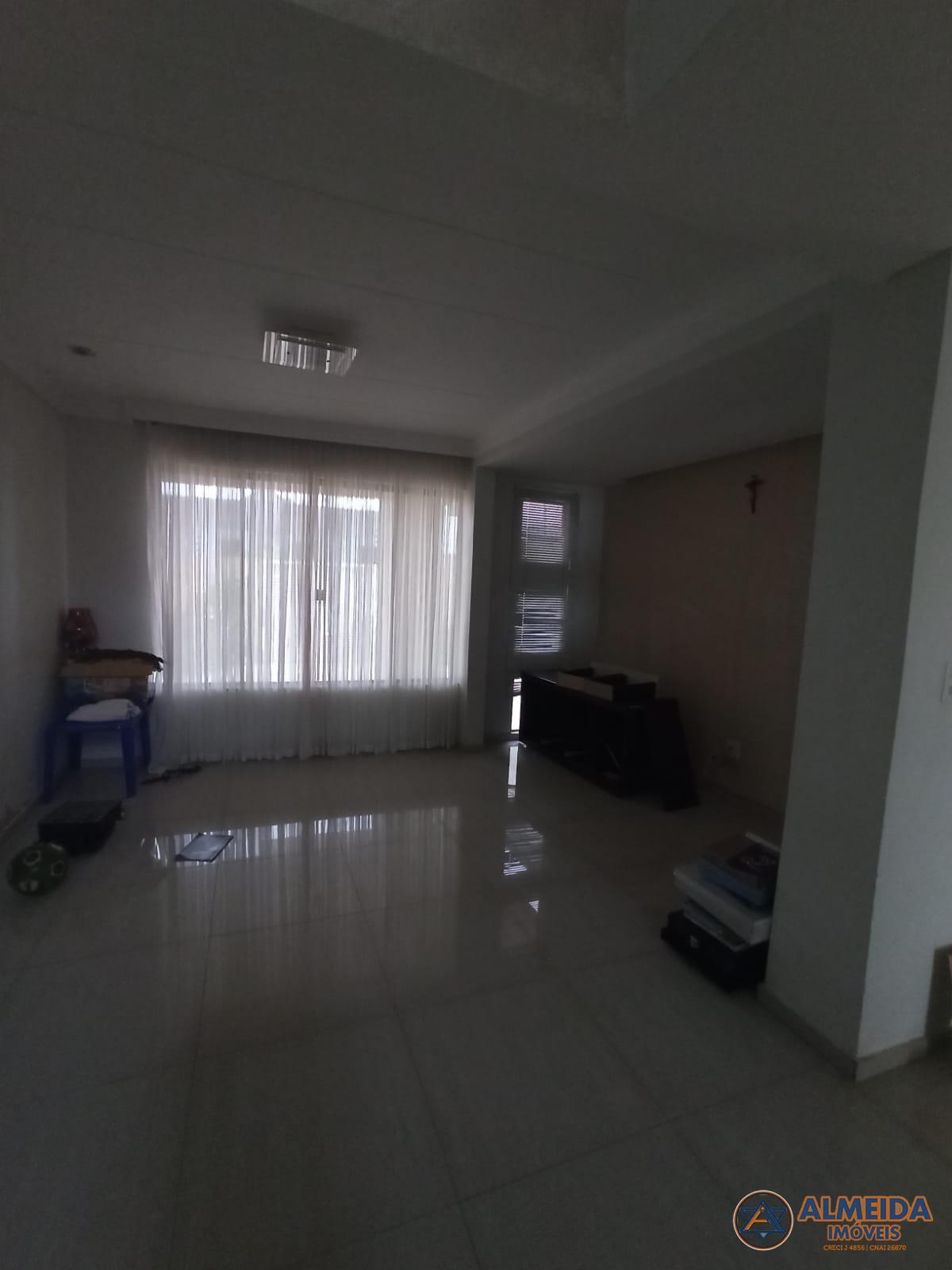 AMPLO SOBRADO NO BAIRRO ESMERALDA, PRÓXIMO AO DETRAN