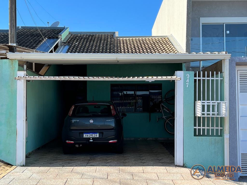 CASA COM 3 QUARTOS, SOBRA DE TERRENO NO BAIRRO CANADÁ