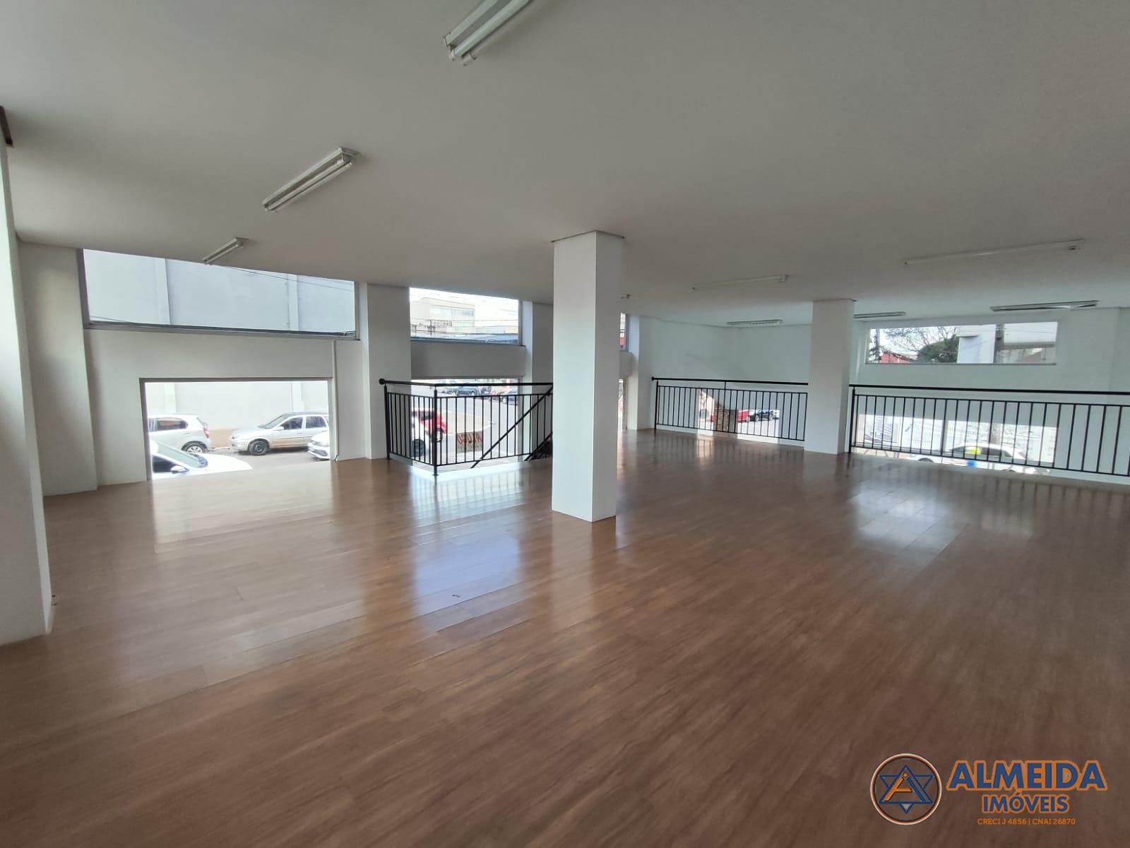SALA COMERCIAL DE ESQUINA EM EXCELENTE LOCALIZAO PRXIMO DA PREFEITURA