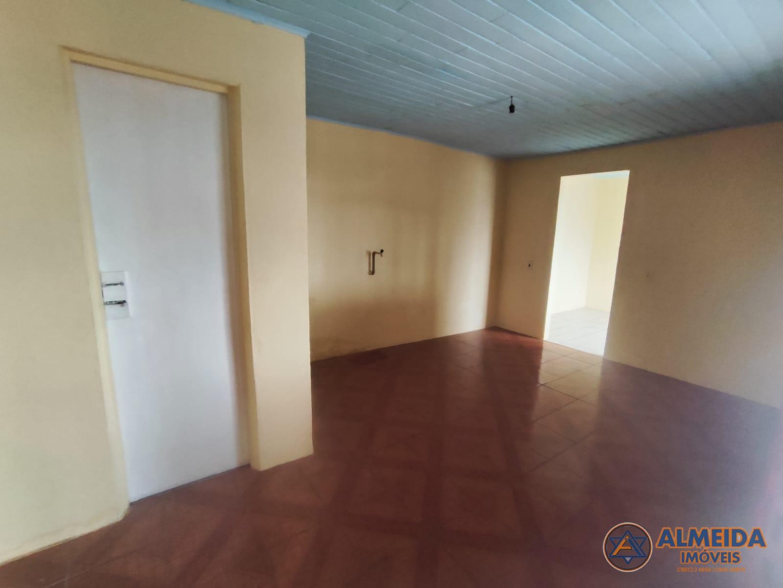 CASA (FUNDOS) NO BAIRRO PARQUE SÃO PAULO COM 4 QUARTOS PARA LO...