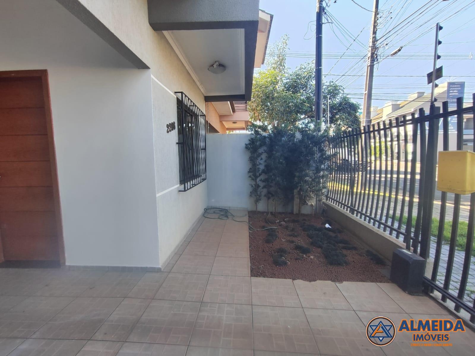 SOBRADO SEMI MOBILIADO COM SUÍTE   2 QUARTOS PRÓXIMO DO CLUBE ...