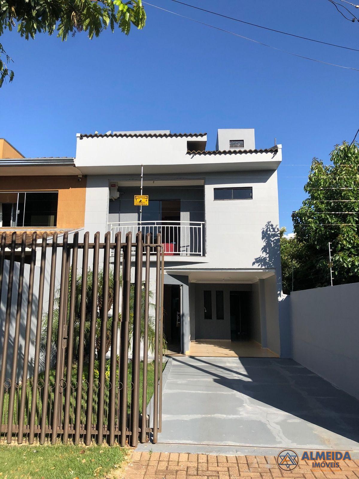 SOBRADO AMPLO COM EDÍCULA NO BAIRRO SANTO ANTONIO, A 2 QUADRAS...