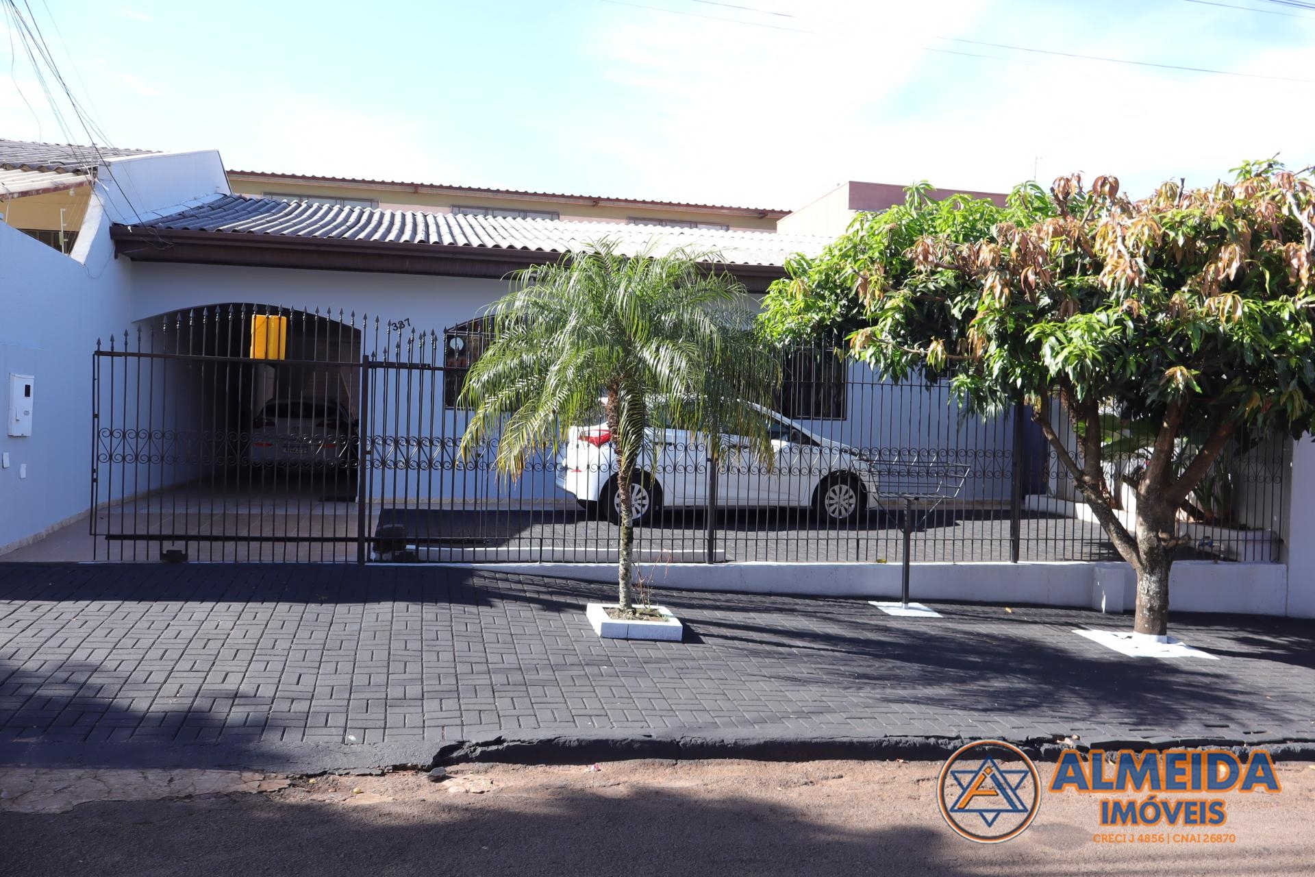 EXCELENTE CASA SEMIMOBILIADA PARA VENDA, PRÓXIMO AO ALLMAYER B...