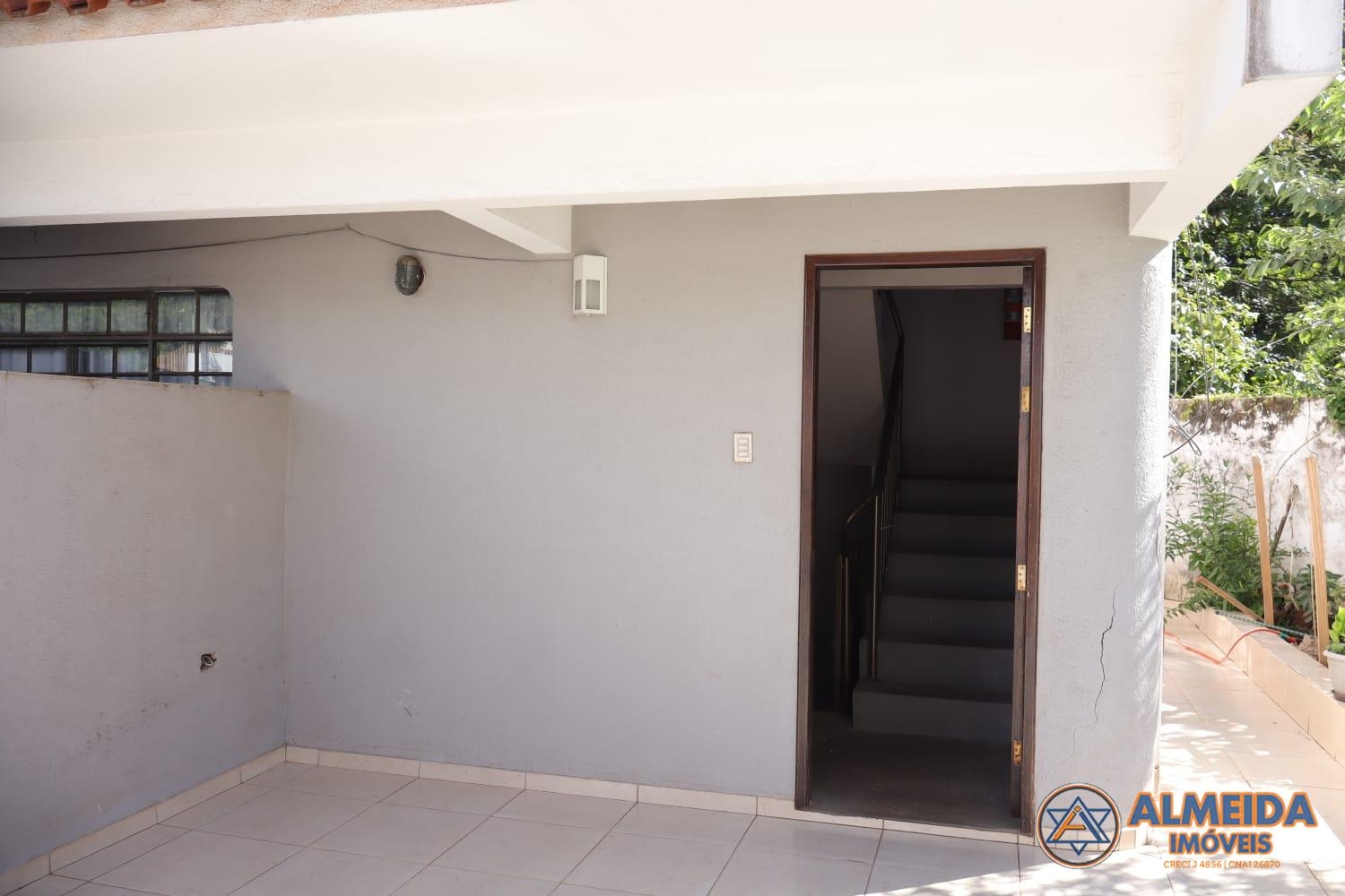 APARTAMENTO SEMIMOBILIADO PARA LOCAÇÃO LOCALIZADO NA RUA FORTA...