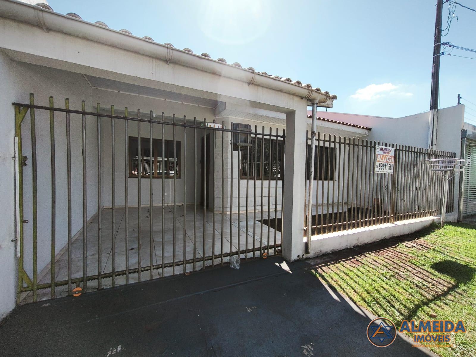 EXCELENTE CASA PARA LOCAÇÃO COM SUITE + 2 QUARTOS PRÓXIMO DA U...