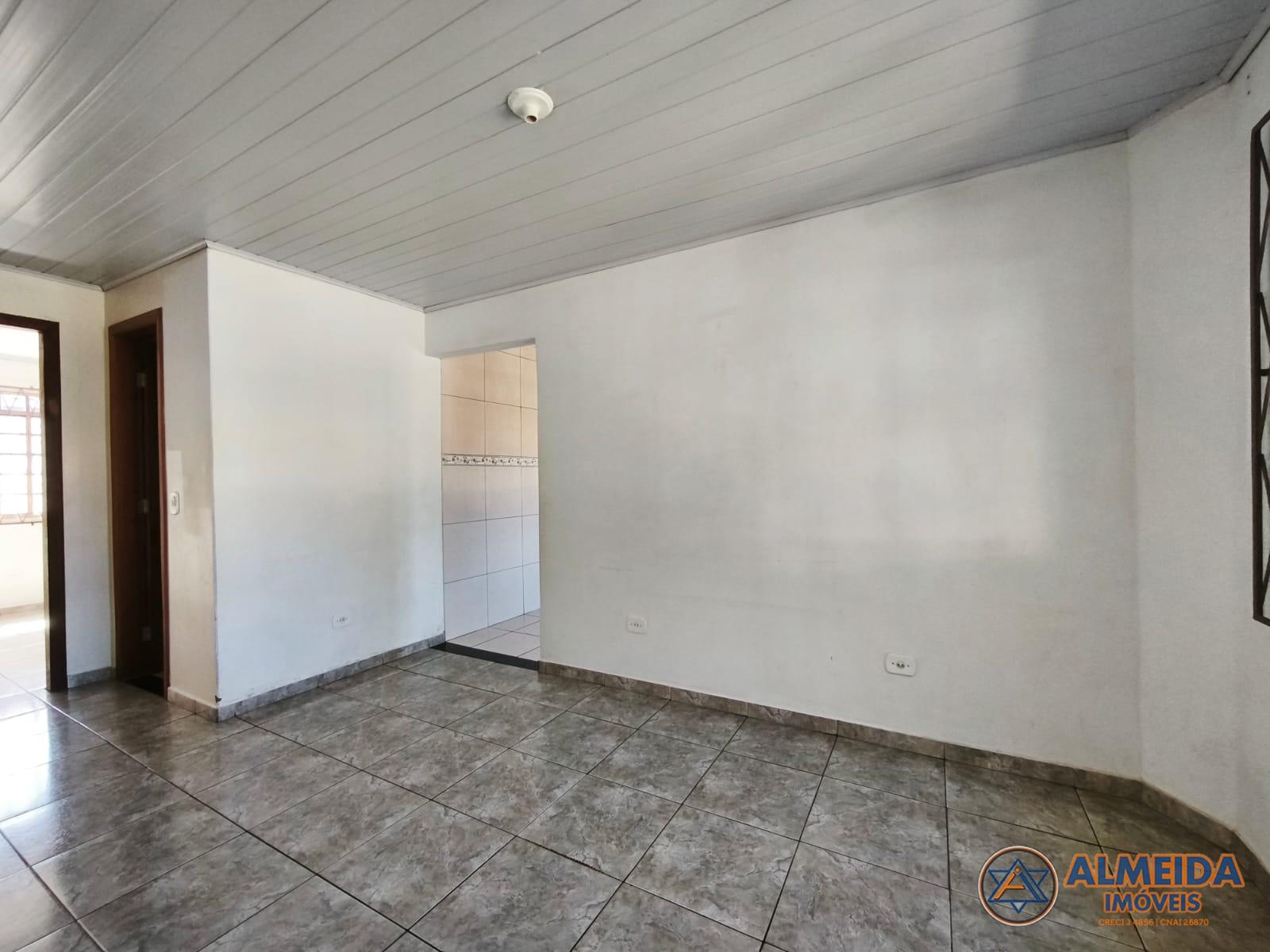 EXCELENTE CASA PARA LOCAÇÃO COM SUITE + 2 QUARTOS PRÓXIMO DA U...