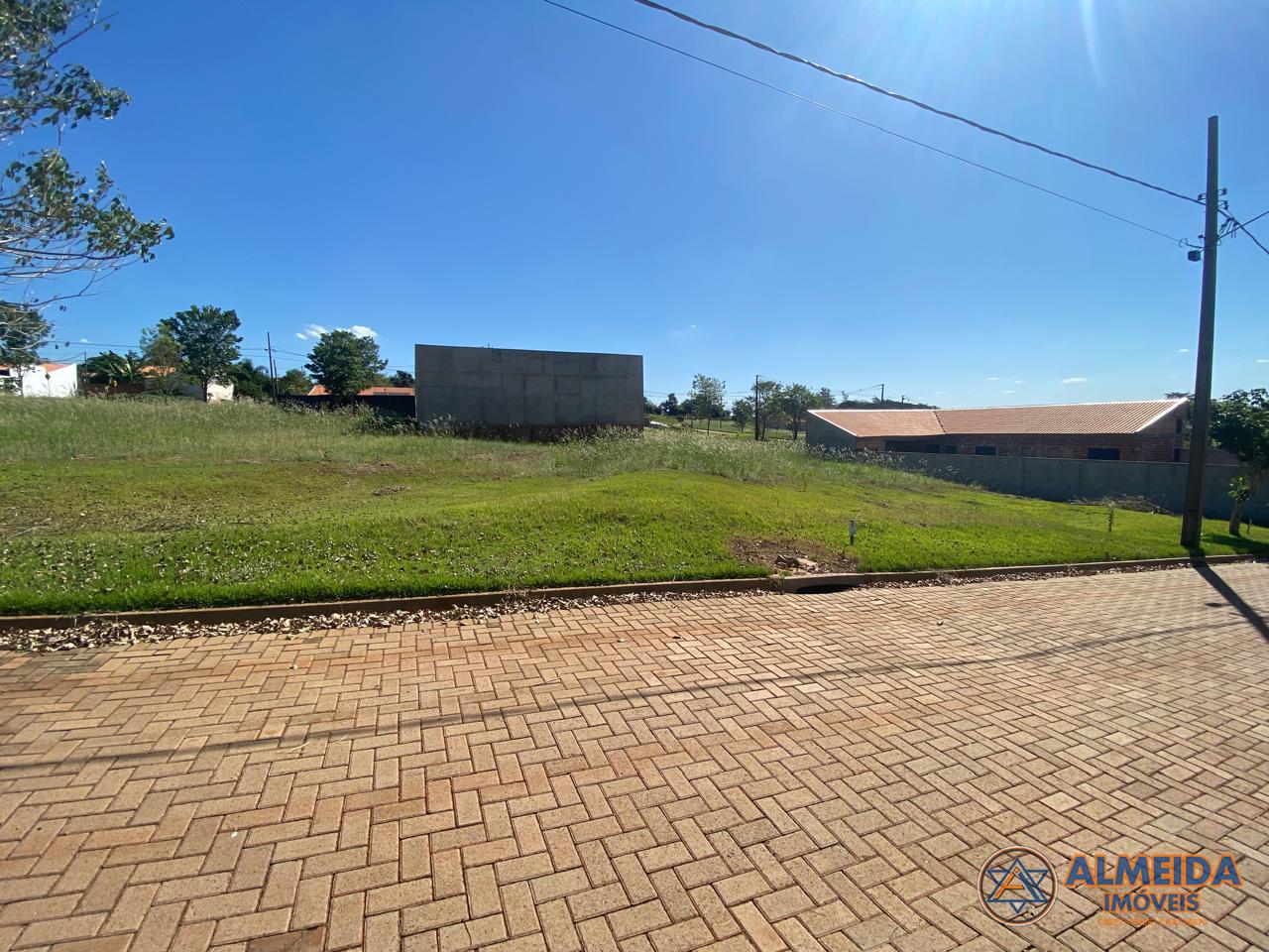 TERRENO EM CONDOMINIO FECHADO ÀS MARGENS DO RIO IVAI, ACEITA I...