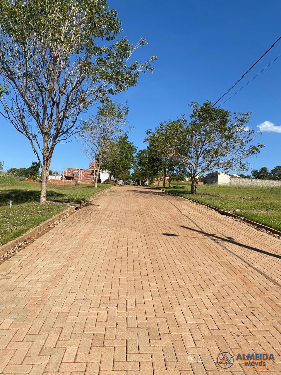 TERRENO EM CONDOMINIO FECHADO ÀS MARGENS DO RIO IVAI, ACEITA I...