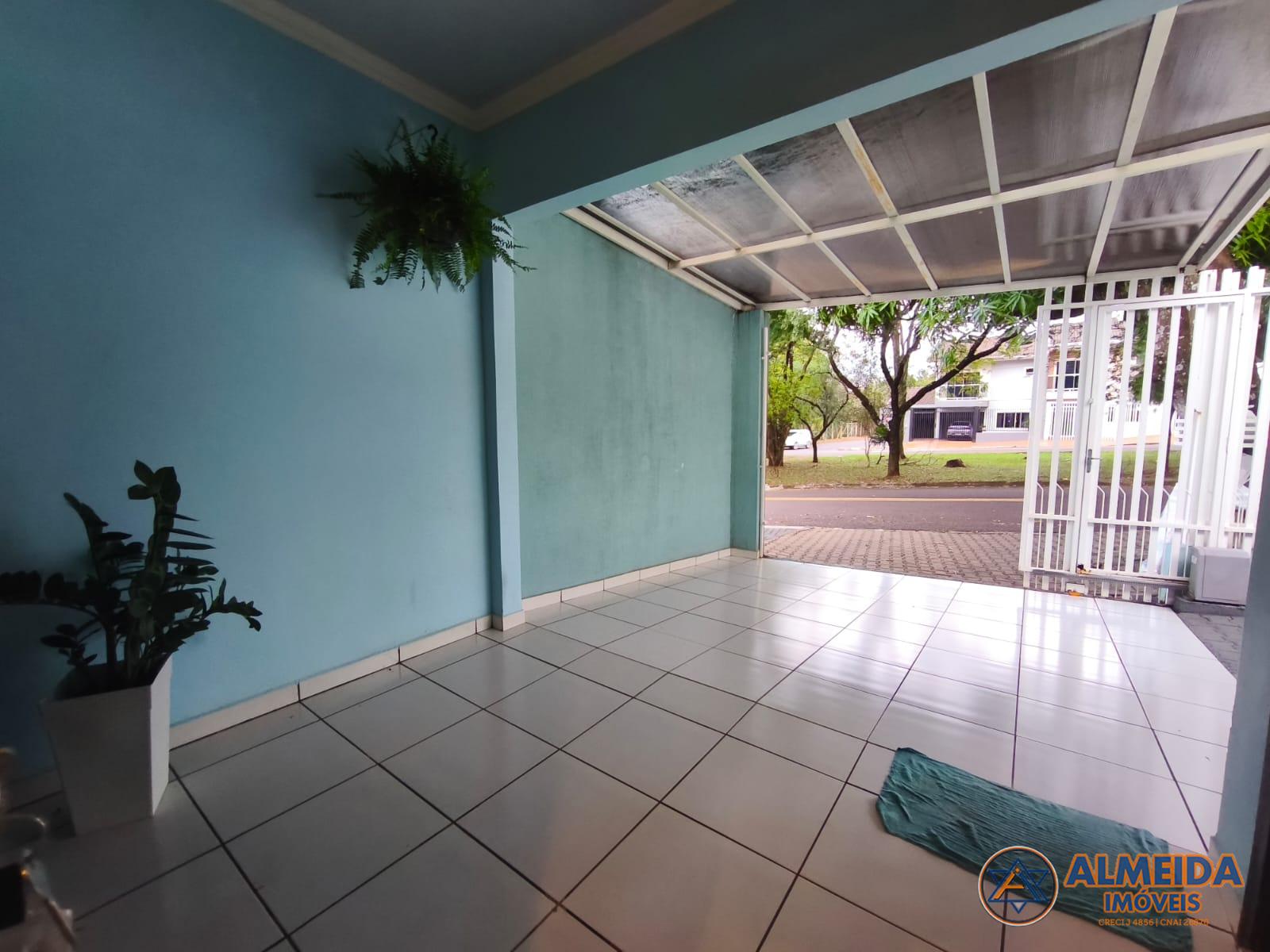 EXCELENTE CASA SEMI MOBILIADA E AMPLIADA COM 3 QUARTOS NO PARQ...
