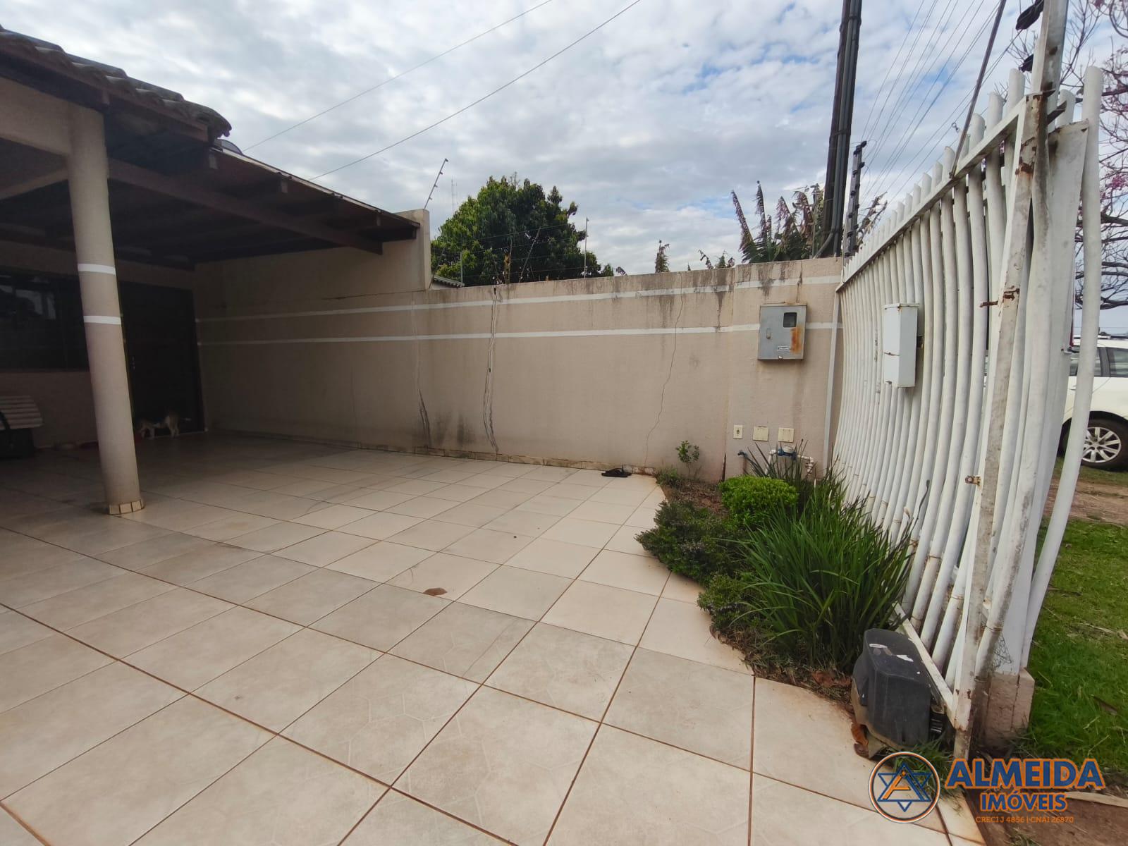 EXCELENTE CASA COM EDÍCULA  PARA VENDA LOCALIZADA PRÓXIMO AO M...