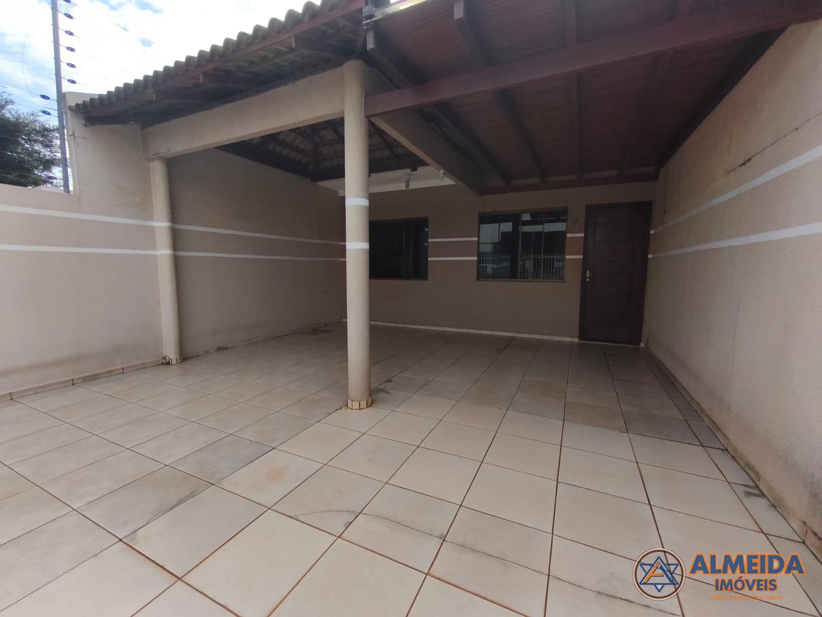 EXCELENTE CASA COM EDÍCULA  PARA VENDA LOCALIZADA PRÓXIMO AO M...