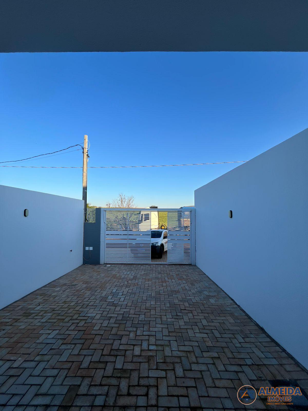 EXCELENTE CASA PARA VENDA COM SOBRA DE TERRENO LOCALIZADO NO B...