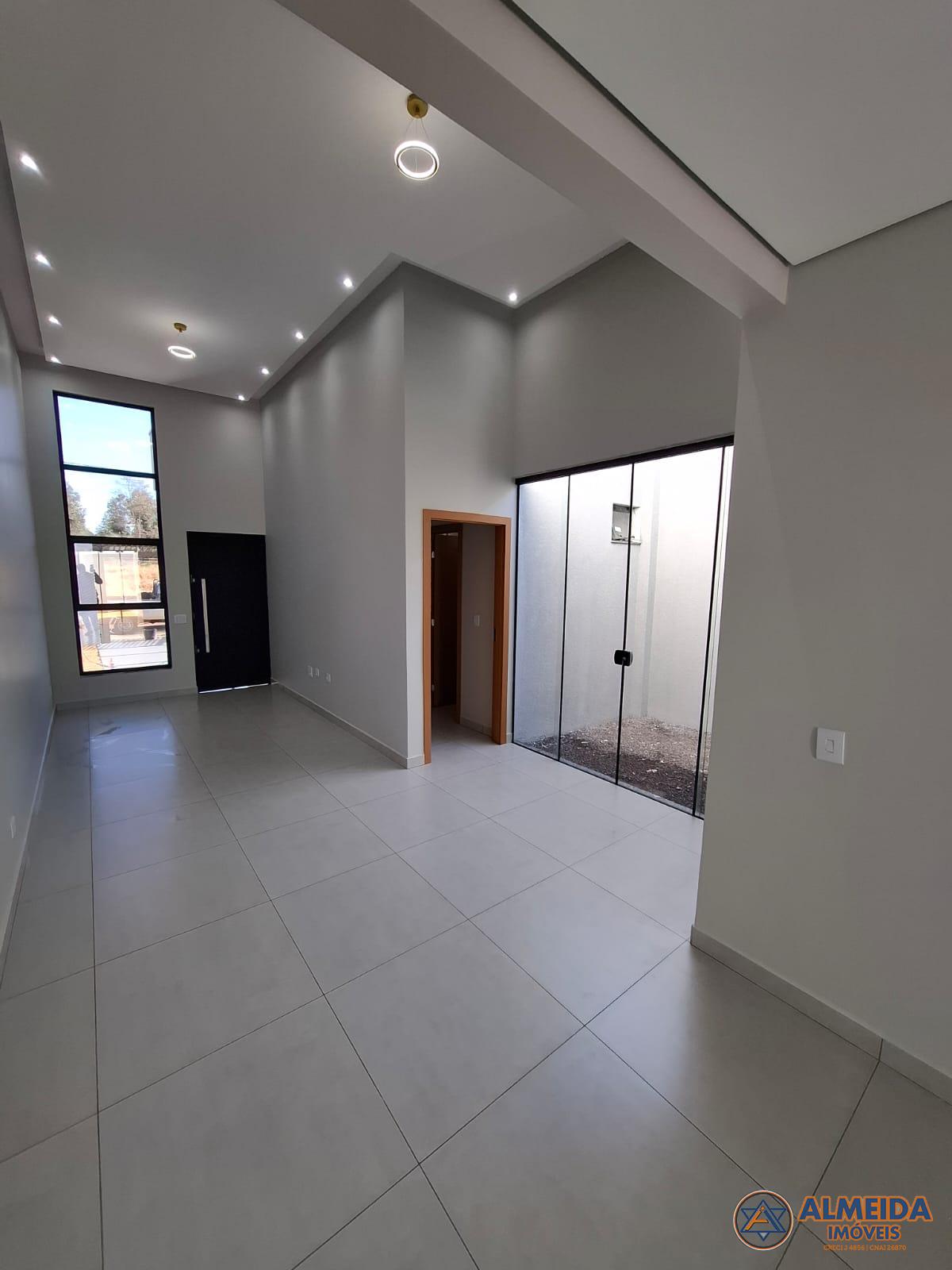 EXCELENTE CASA NOVA COM SOBRA DE TERRENO PARA VENDA  LOCALIZAD...