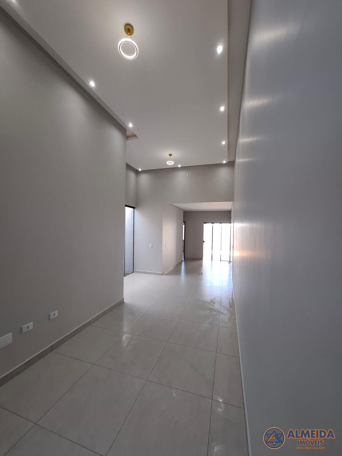 EXCELENTE CASA NOVA COM SOBRA DE TERRENO PARA VENDA  LOCALIZAD...