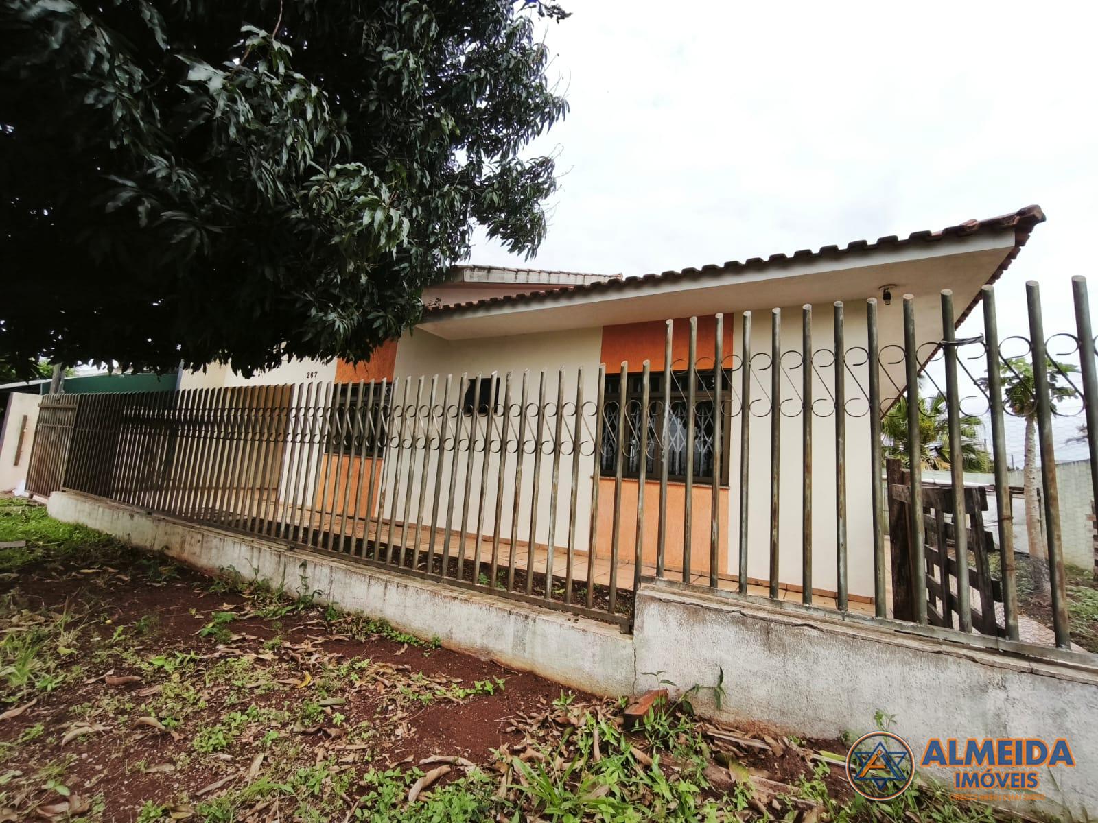 CASA DE ESQUINA COM SUÍTE E 2 QUARTOS NO BAIRRO PIONEIROS CATA...