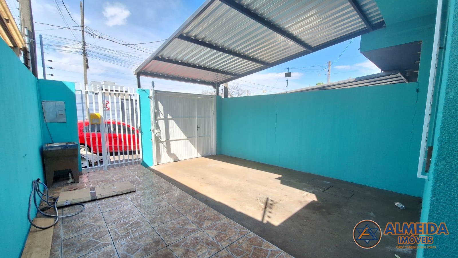 CASA COM SOBRA DE TERRENO A VENDA LOCALIZADA AO LADO DA UNIVEL...