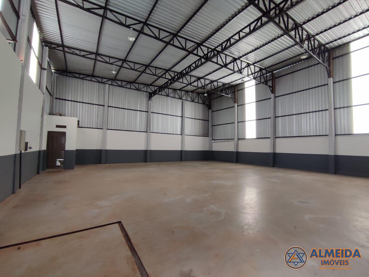 BARRACÃO COM 220M2 E 02 CASAS EM ALVENARIA NO BAIRRO PIONEIROS...