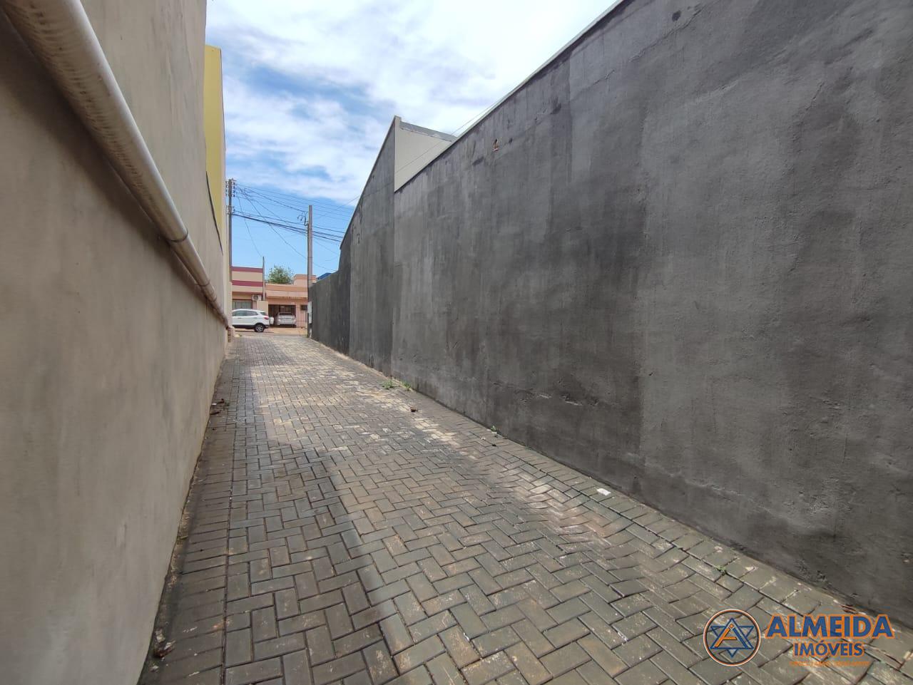 BARRACÃO COM 220M2 E 02 CASAS EM ALVENARIA NO BAIRRO PIONEIROS CATARINENSE