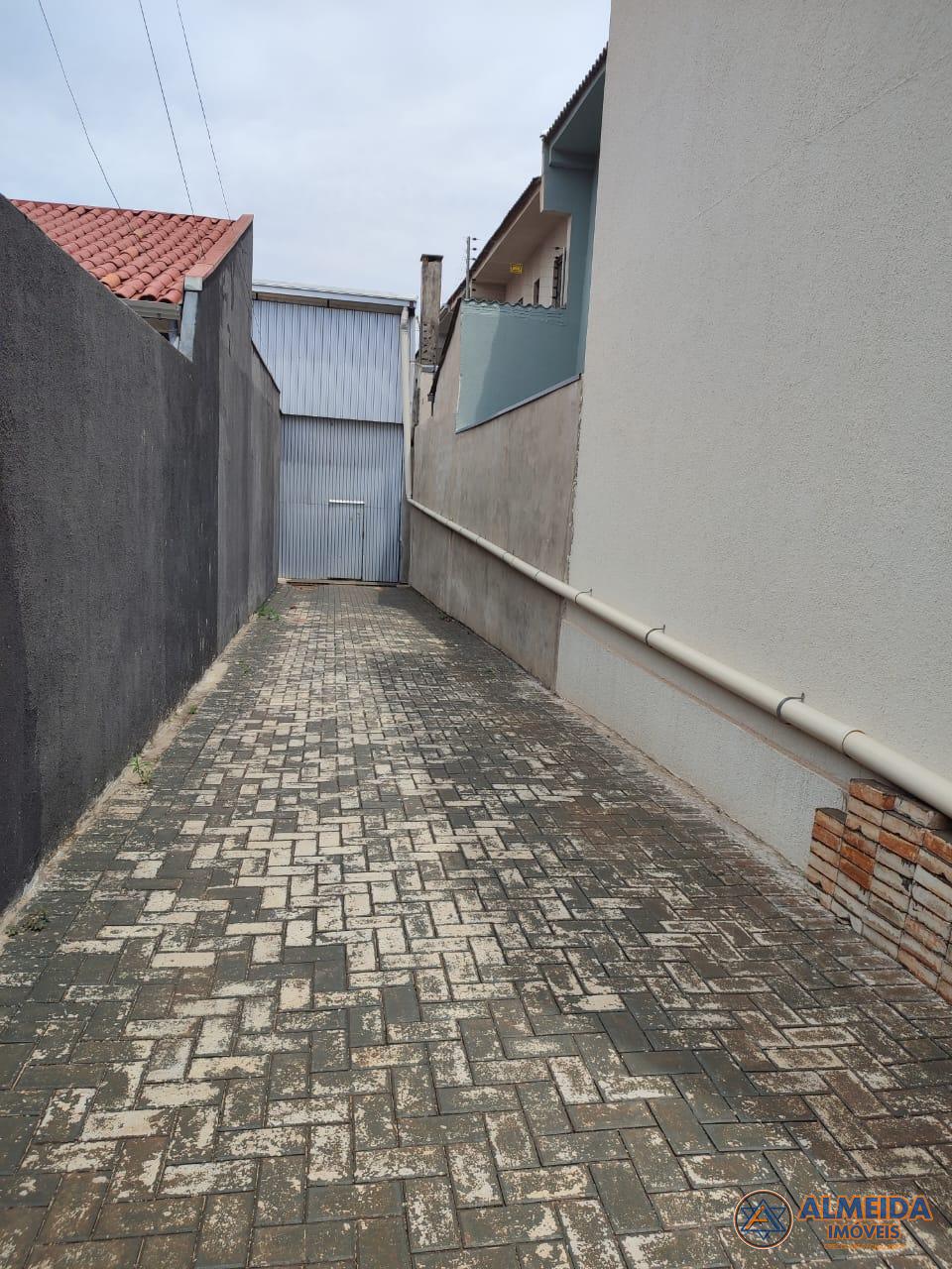 BARRACÃO COM 220M2 E 02 CASAS EM ALVENARIA NO BAIRRO PIONEIROS CATARINENSE