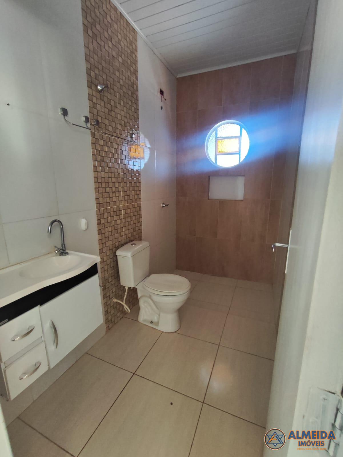 BARRACÃO COM 220M2 E 02 CASAS EM ALVENARIA NO BAIRRO PIONEIROS CATARINENSE