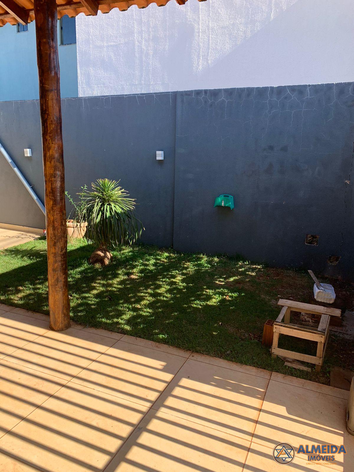 BARRACÃO COM 220M2 E 02 CASAS EM ALVENARIA NO BAIRRO PIONEIROS CATARINENSE