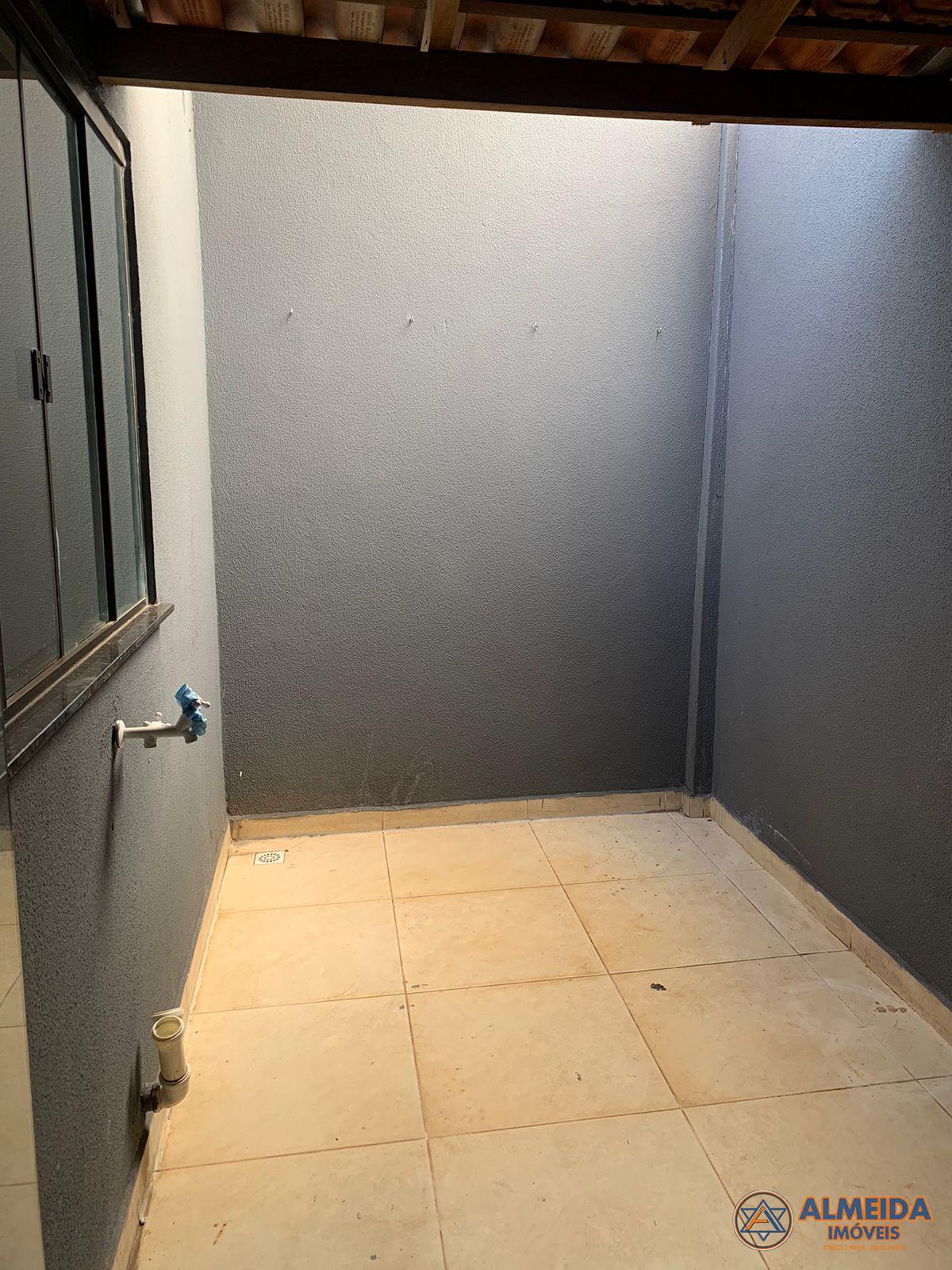 BARRACÃO COM 220M2 E 02 CASAS EM ALVENARIA NO BAIRRO PIONEIROS CATARINENSE