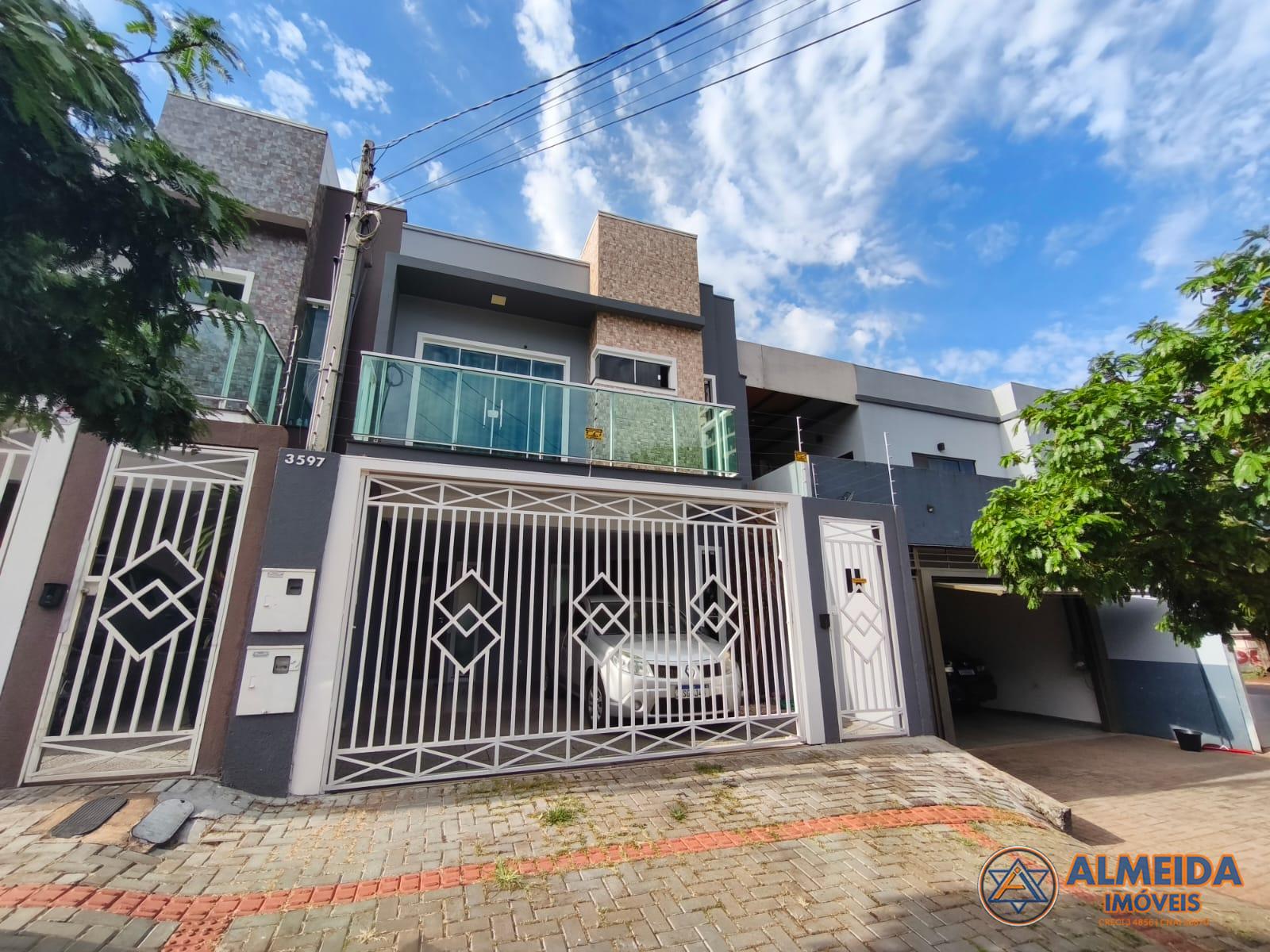 SOBRADO BAIRRO COQUEIRAL, FINO ACABAMENTO E SOBRA DE TERRENO