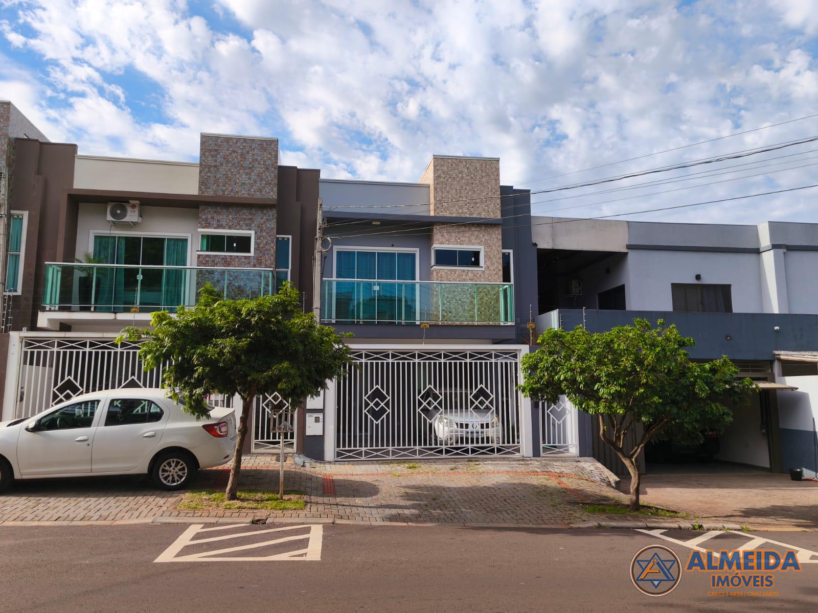 SOBRADO BAIRRO COQUEIRAL, FINO ACABAMENTO E SOBRA DE TERRENO