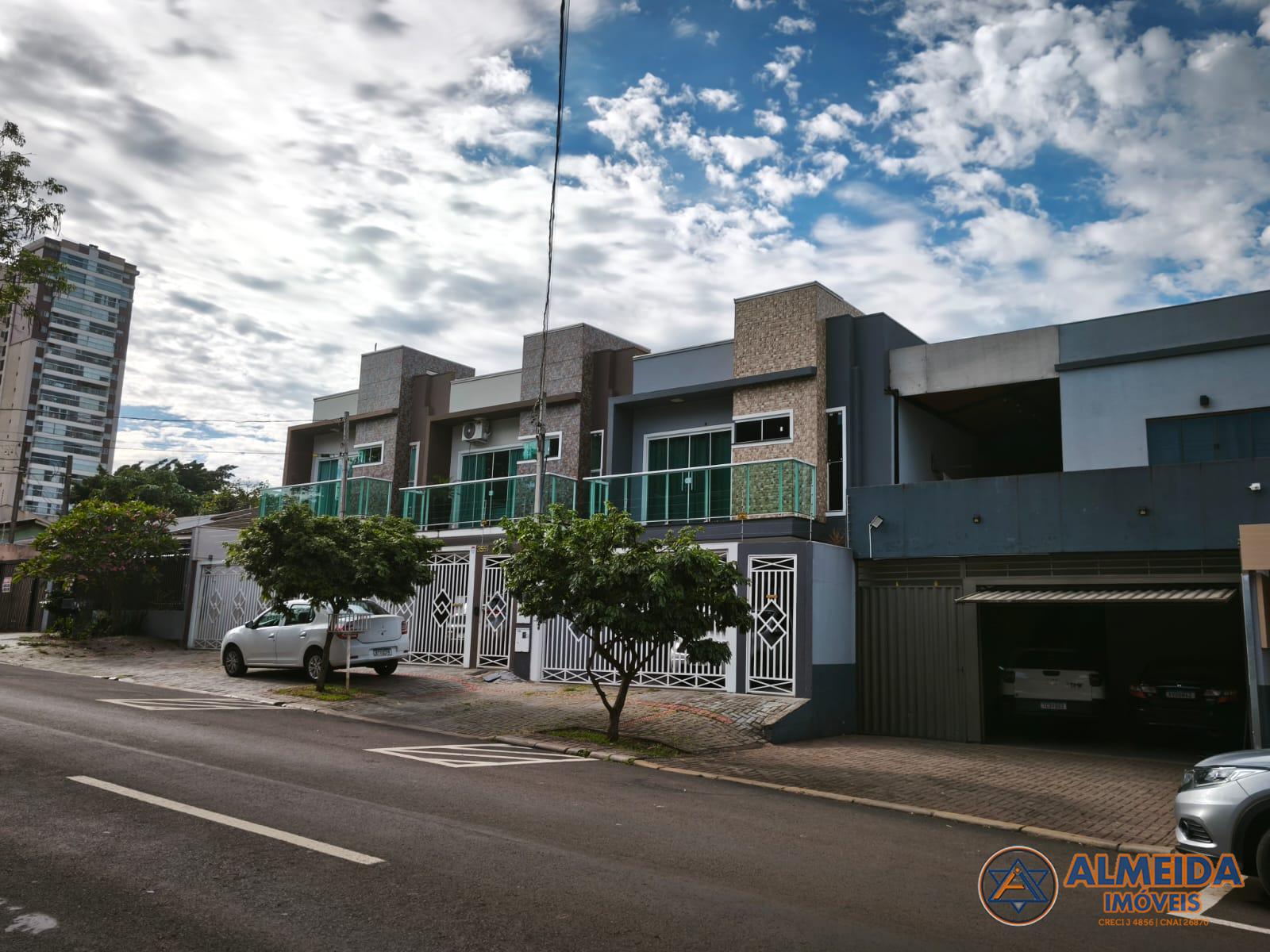 SOBRADO BAIRRO COQUEIRAL, FINO ACABAMENTO E SOBRA DE TERRENO