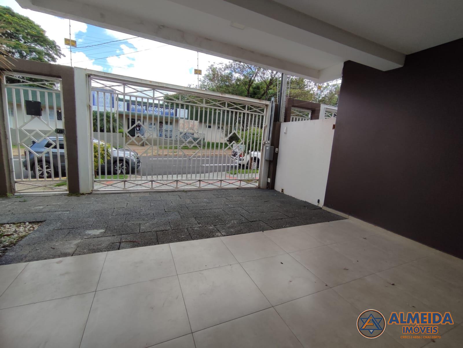 SOBRADO BAIRRO COQUEIRAL, FINO ACABAMENTO E SOBRA DE TERRENO