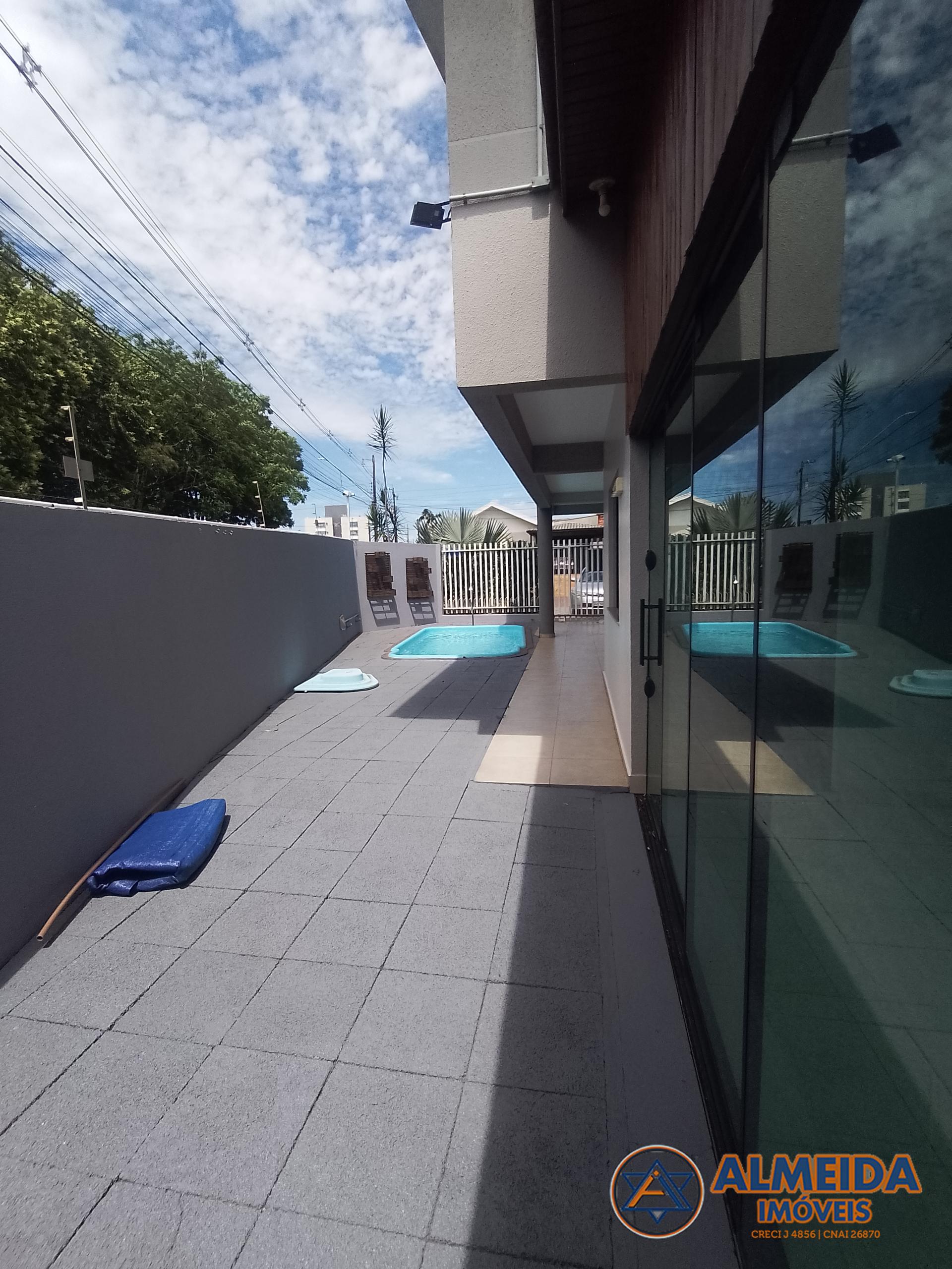 SOBRADO DE ESQUINA SEMI MOBILIADO NO BAIRRO NOVA CIDADE, COM PISCINA AQUECIDA